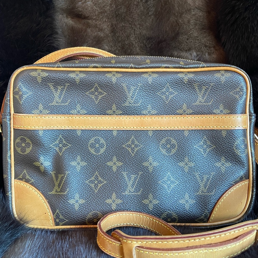 SOLD——-Louis Vuitton monogram Trocadero 27